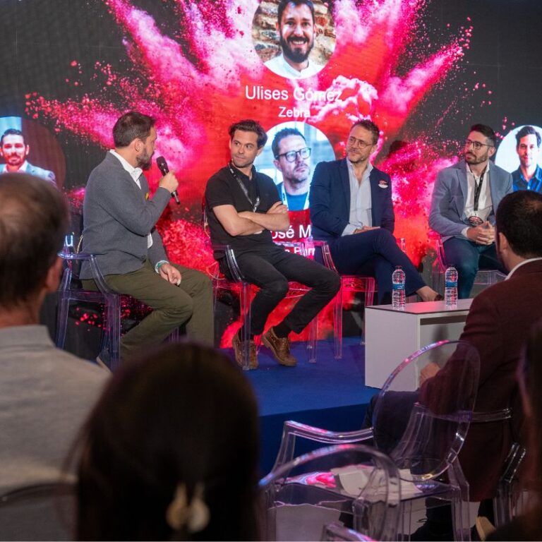 mesa redonda con cio de Zebra